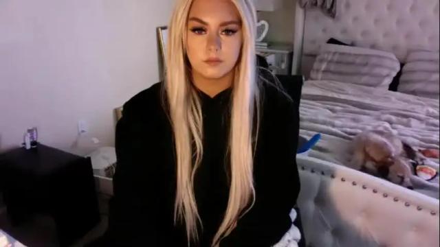 Image 11 of blondebunnyx1 Stream on Chaturbate on 19 months ago