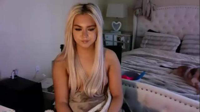 Image 7 of blondebunnyx1 Stream on Chaturbate on 19 months ago