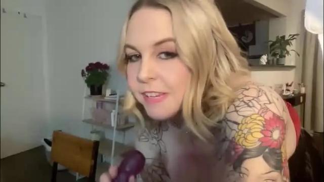 Image 2 of blondejj Stream on Chaturbate on 2 months ago