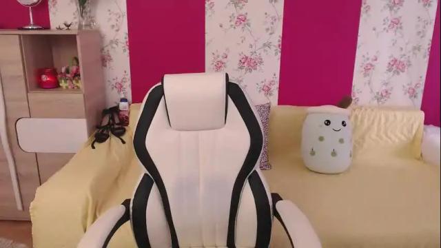 Image 11 of blondenatasha Stream on Chaturbate on 19 days ago