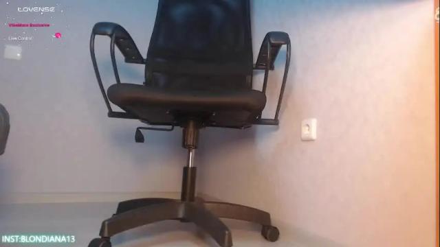 Image 4 of blondiana Stream on Chaturbate on 25 days ago