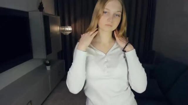 Image 7 of blondie_alice_ Stream on Chaturbate on 16 months ago
