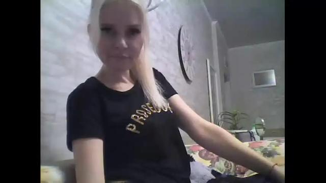 Image 10 of blondie_swan Stream on Chaturbate on 15 months ago