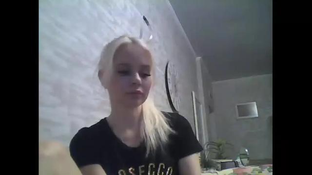 Image 3 of blondie_swan Stream on Chaturbate on 15 months ago