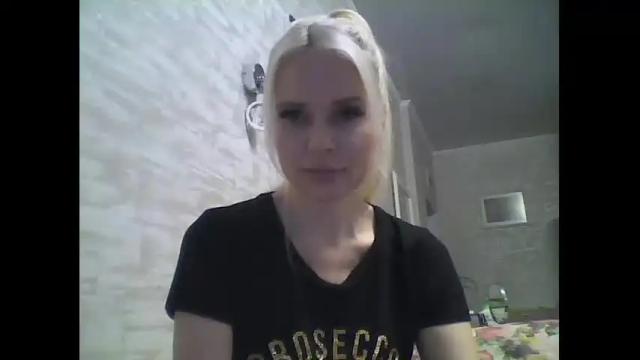 Image 4 of blondie_swan Stream on Chaturbate on 15 months ago
