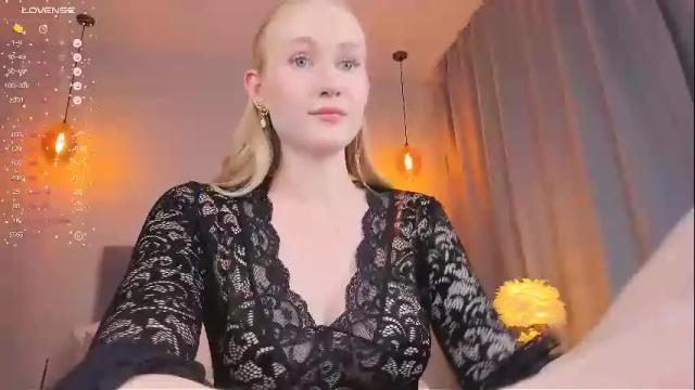 Image 10 of blondiemermaid Stream on Chaturbate on 2 days ago