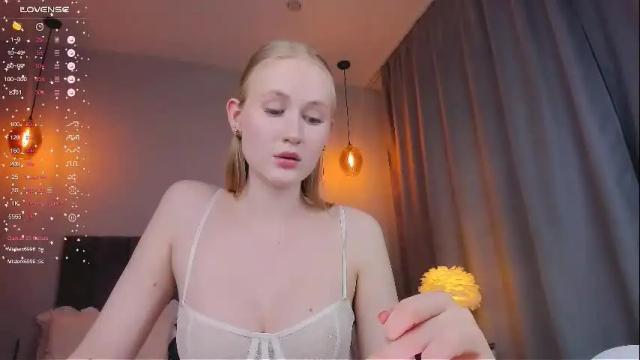 Image 3 of blondiemermaid Stream on Chaturbate on 1 month ago