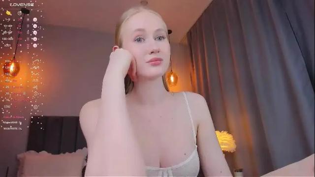Image 4 of blondiemermaid Stream on Chaturbate on 1 month ago