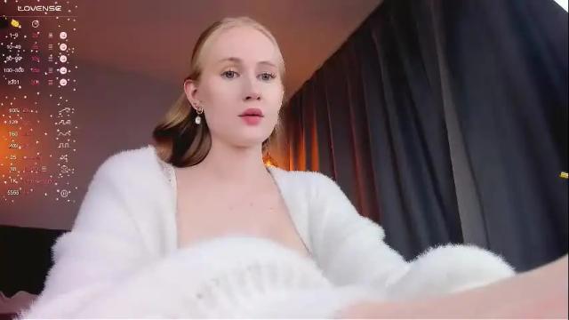 Image 10 of blondiemermaid Stream on Chaturbate on 1 month ago