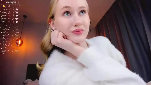 Image 3 of blondiemermaid Stream on Chaturbate on 1 month ago