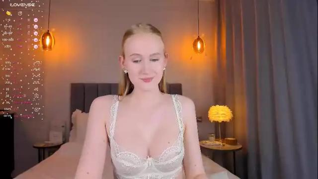 Image 3 of blondiemermaid Stream on Chaturbate on 3 days ago