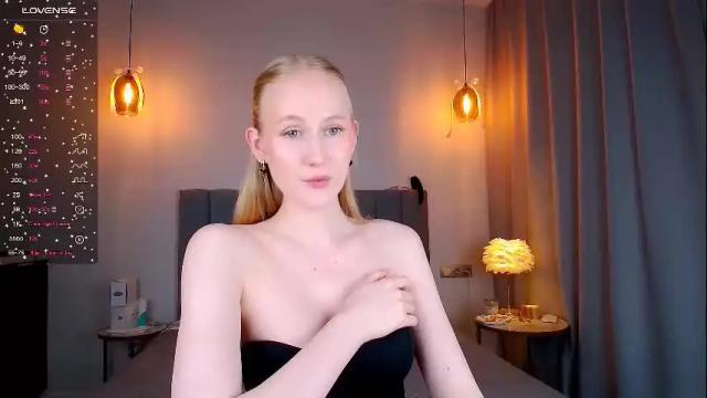 Image 3 of blondiemermaid Stream on Chaturbate on 17 days ago