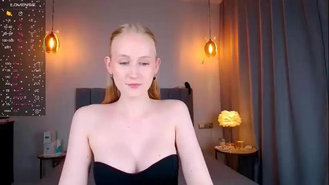 Image 4 of blondiemermaid Stream on Chaturbate on 17 days ago
