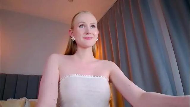 Image 12 of blondiemermaid Stream on Chaturbate on 5 months ago