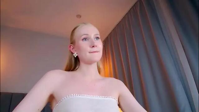 Image 8 of blondiemermaid Stream on Chaturbate on 5 months ago