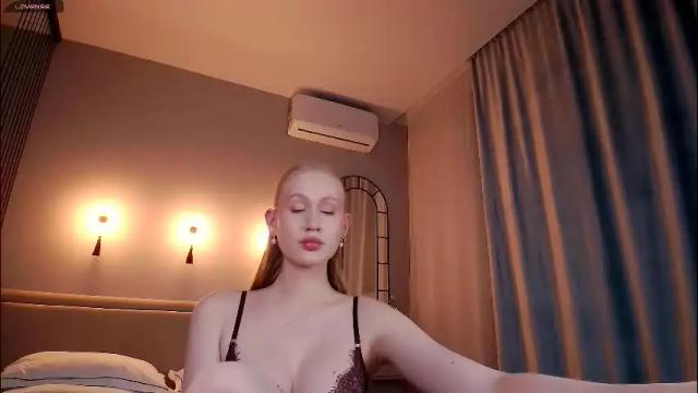 Image 2 of blondiemermaid Stream on Chaturbate on 9 days ago