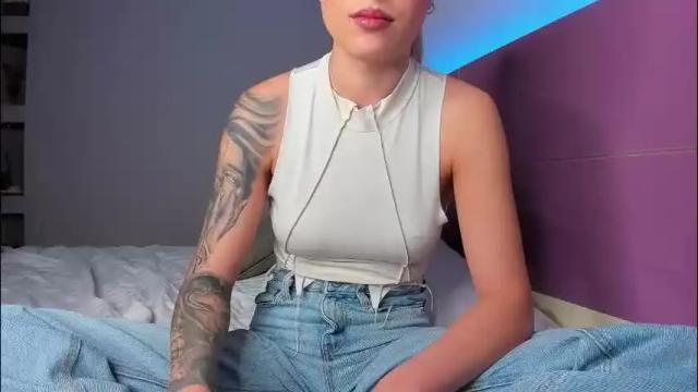 Image 3 of blondirix Stream on Chaturbate on 1 month ago