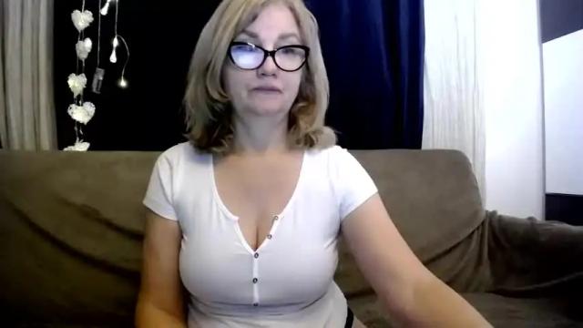 Image 3 of blondwoman Stream on Chaturbate on 15 months ago