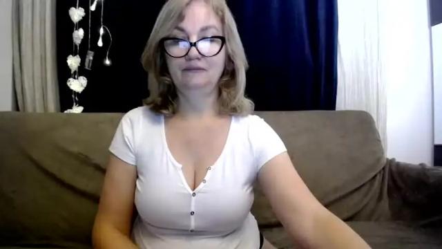 Image 7 of blondwoman Stream on Chaturbate on 15 months ago
