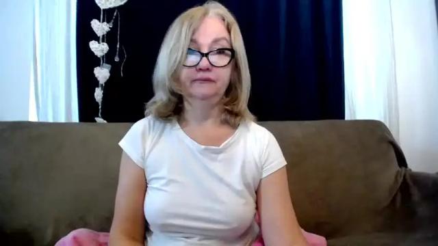 Image 3 of blondwoman Stream on Chaturbate on 14 months ago