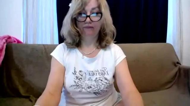 Image 3 of blondwoman Stream on Chaturbate on 13 months ago