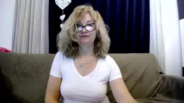 Image 4 of blondwoman Stream on Chaturbate on 13 months ago