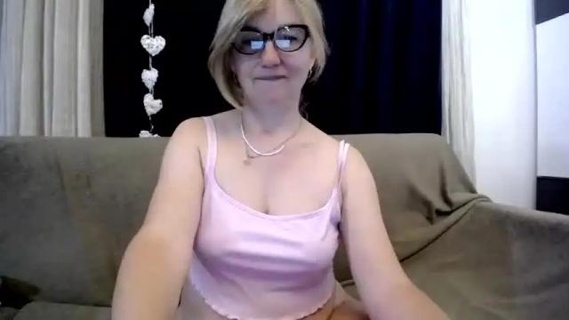 Image 6 of blondwoman Stream on Chaturbate on 13 months ago