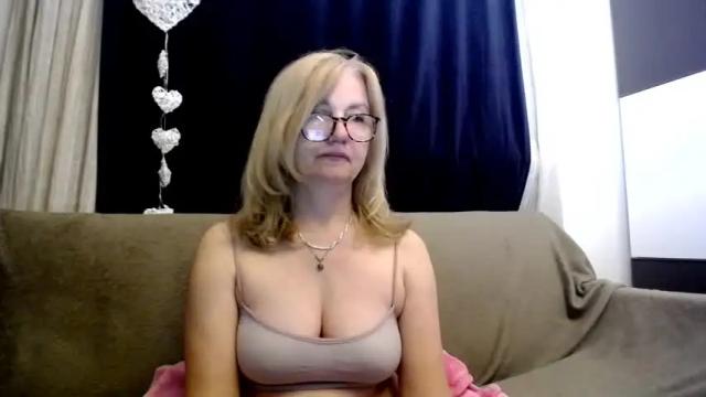 Image 4 of blondwoman Stream on Chaturbate on 12 months ago