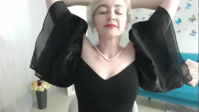 Image 2 of blondy_mom Stream on Chaturbate on 1 month ago