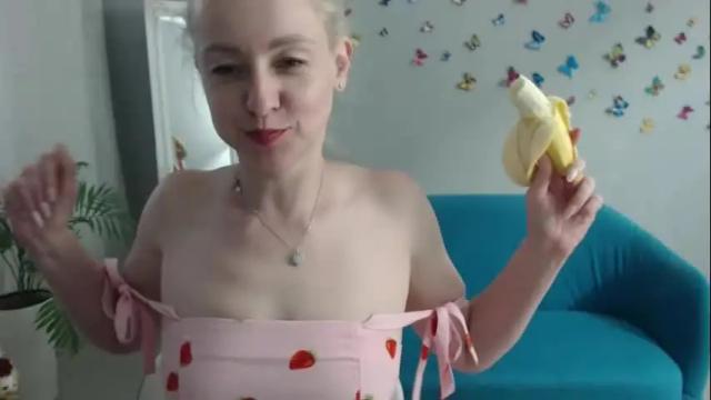 Image 8 of blondy_mom Stream on Chaturbate on 1 month ago
