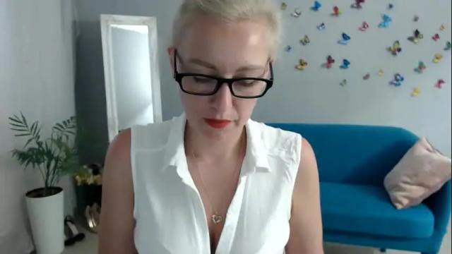 Image 3 of blondy_mom Stream on Chaturbate on 19 days ago