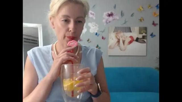 Image 7 of blondy_mom Stream on Chaturbate on 1 day ago