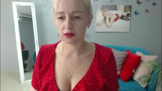 Image 10 of blondy_mom Stream on Chaturbate on 1 month ago