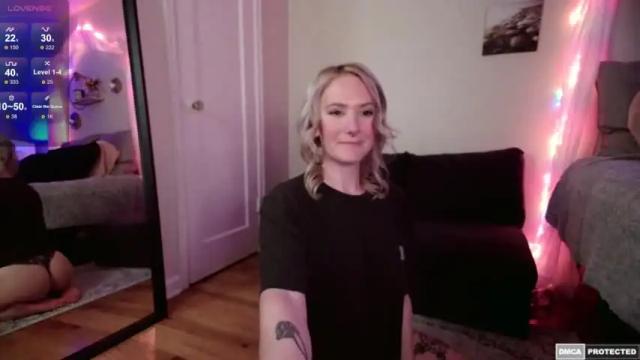 Image 2 of blondybo Stream on Chaturbate on 15 months ago