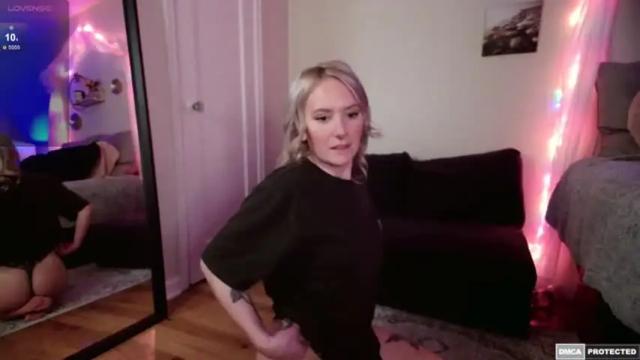 Image 8 of blondybo Stream on Chaturbate on 15 months ago
