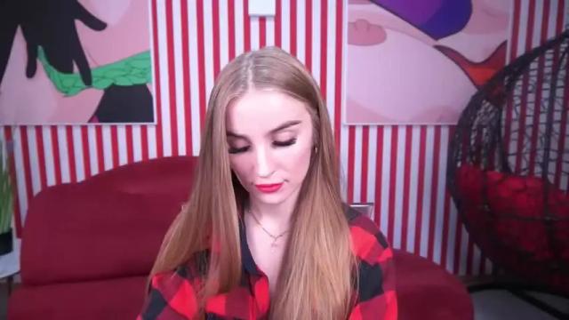 Image 3 of blondyluxx Stream on Chaturbate on 19 months ago