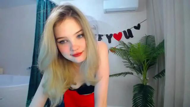 Image 4 of bloomingheart Stream on Chaturbate on 16 months ago