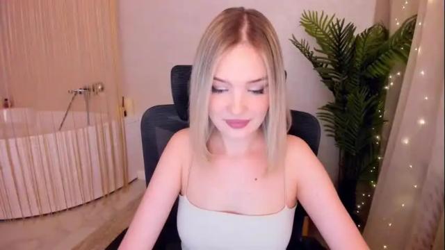 Image 4 of bloomingheart Stream on Chaturbate on 1 month ago