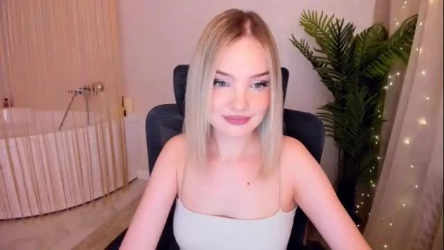 Image 6 of bloomingheart Stream on Chaturbate on 1 month ago