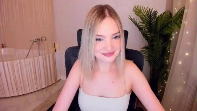 Image 8 of bloomingheart Stream on Chaturbate on 1 month ago
