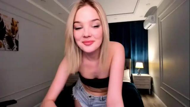 Image 12 of bloomingheart Stream on Chaturbate on 1 month ago