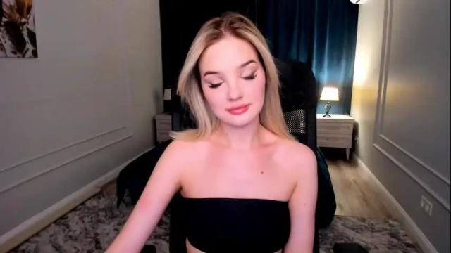 Image 2 of bloomingheart Stream on Chaturbate on 1 month ago