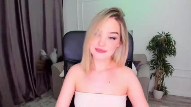 Image 2 of bloomingheart Stream on Chaturbate on 1 month ago