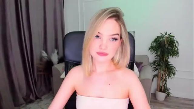 Image 3 of bloomingheart Stream on Chaturbate on 1 month ago