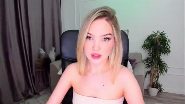 Image 4 of bloomingheart Stream on Chaturbate on 1 month ago