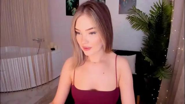 Image 2 of bloomingheart Stream on Chaturbate on 2 months ago