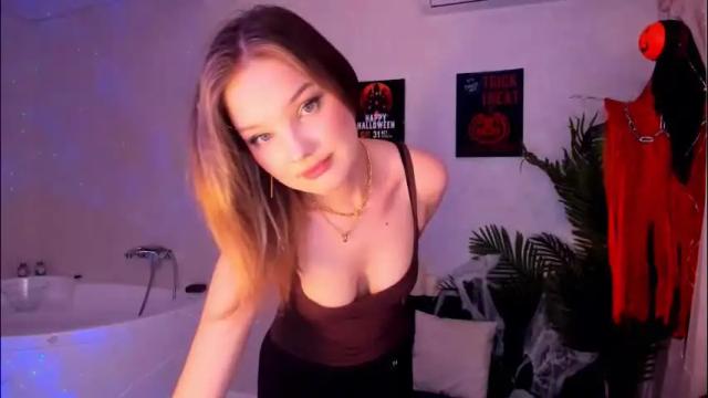 Image 10 of bloomingheart Stream on Chaturbate on 2 days ago