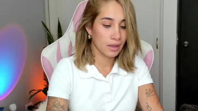 Image 10 of bloomlu Stream on Chaturbate on 14 months ago
