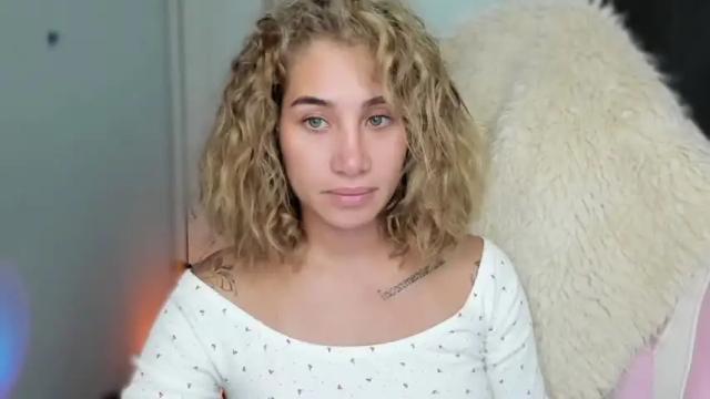 Image 3 of bloomlu Stream on Chaturbate on 14 months ago