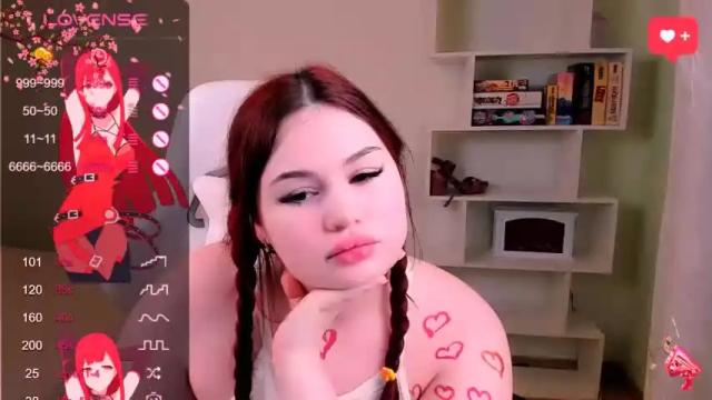 Image 12 of blooomcrystal Stream on Chaturbate on 17 months ago